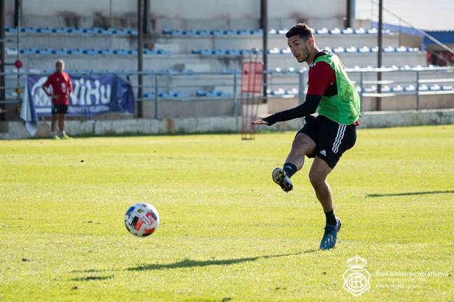 El coronavirus vuelve a complicar el panorama del grupo del Recre
