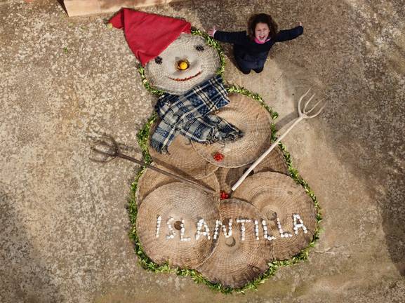 Entregados los premios del concurso de Muñecos de Nieve Tumbados al Sol en Islantilla