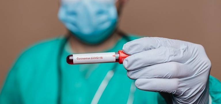 El Covid sigue su abrupto descenso y suma menos de medio centenar de contagios diarios