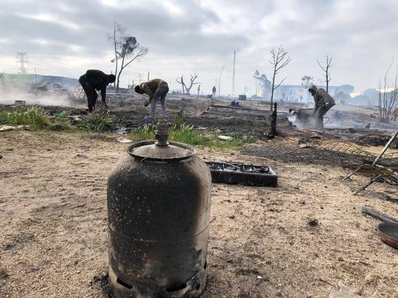 Cincuenta asociaciones reclaman ayudas para los cientos de afectados por el incendio de Palos