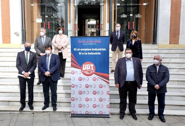 El alcalde y UGT refrendan su compromiso con el futuro industrial de Huelva