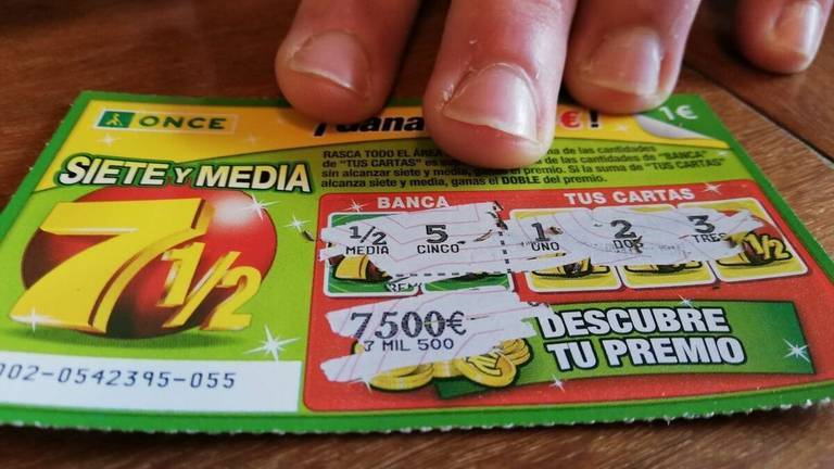 Un joven de Bonares se lleva medio millón de euros con un rasca de La Once