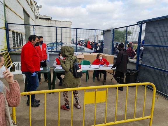 El poblado chabolista arrasado cobijaba a 800 residentes en Palos: cientos de personas lo pierden todo 4 El poblado chabolista arrasado cobijaba a 800 residentes en Palos: cientos de personas lo pierden todo