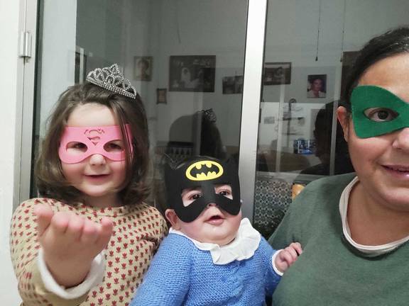 Los niños y niñas de Beas celebran el carnaval más solidario