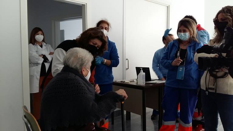 54 mayores de 80 años se ponen hoy la segunda vacuna contra el Covid en Aracena