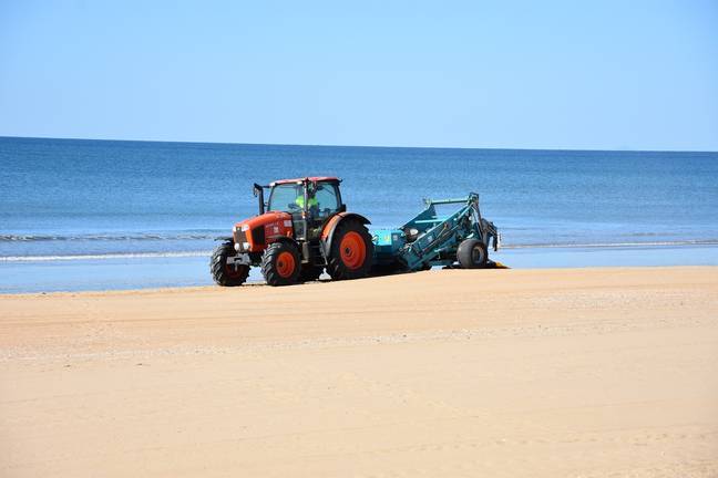La Consejería de Turismo arranca los preparativos de las playas pensando en el verano