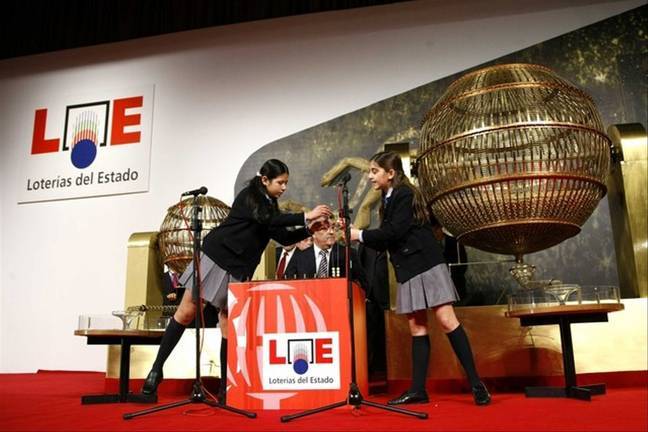 La Lotería deja el primer premio de 300.000 euros en La Antilla y Paterna