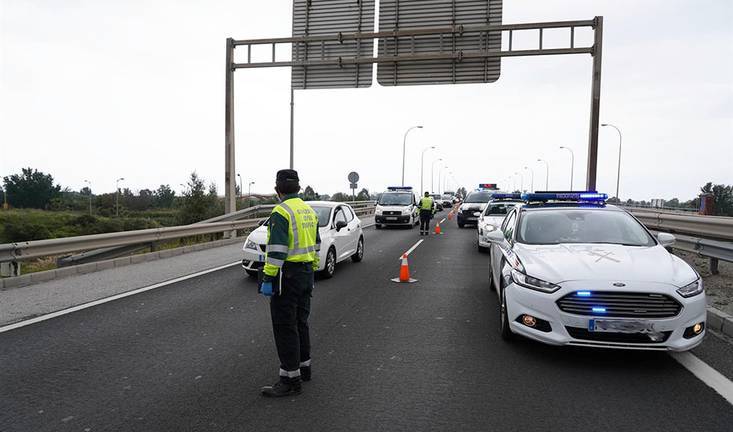Cuatro jóvenes resultan heridos en un accidente múltiple en Moguer