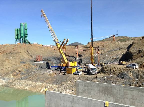 Junta, regantes y empresarios reclaman la reactivación de las obras de la presa de Alcolea
