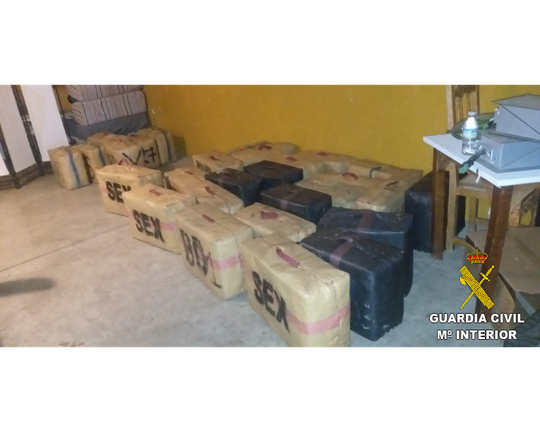 Detenidas 4 personas por tráfico de drogas: la Policía incauta 900 kilos de hachís