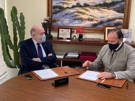 Acuerdo para impulsar el sector agroalimentario entre Caja Rural y San Telmo Business School