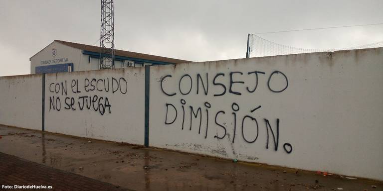 Las críticas de la afición del Recre cambian de objetivo