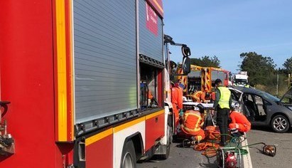 Grave accidente múltiple en la carretera de Gibraleón con tres vehículos implicados