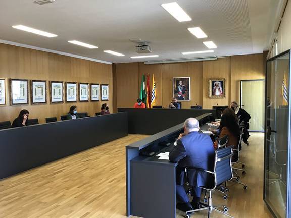 Acuerdan colaboraciones con entidades financieras para solventar problemas de vivienda en Isla