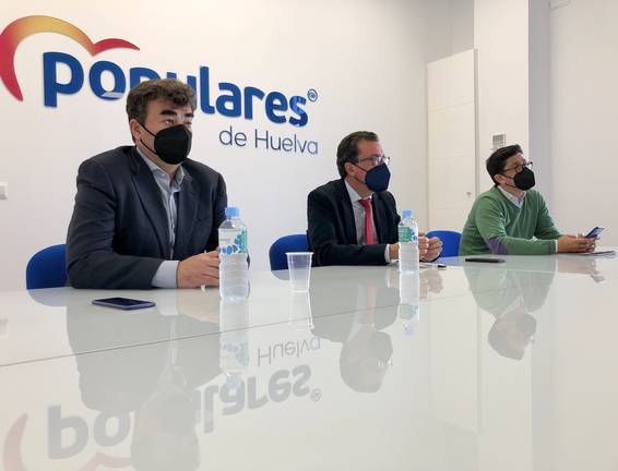 González resalta la “labor incansable” de los alcaldes del PP durante la pandemia