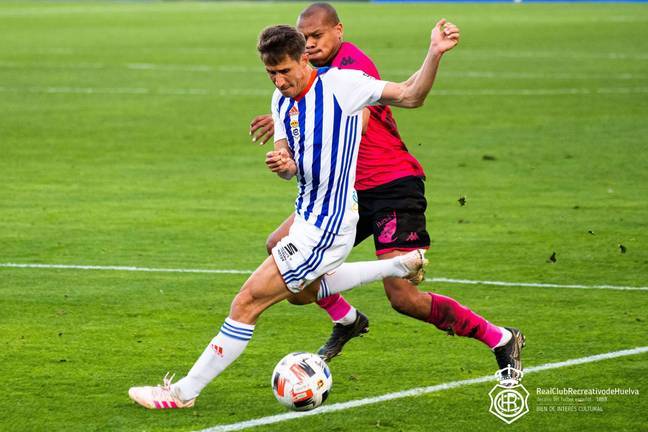 Alexander Szymanowski niega que realizase un mal gesto hacia la afición del Recre