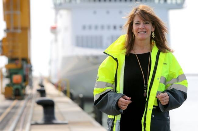 Pilar Miranda: "La marina deportiva, con 400 atraques, será la guinda del muelle de Levante" 2 Pilar Miranda: "La marina deportiva, con 400 atraques, será la guinda del muelle de Levante"