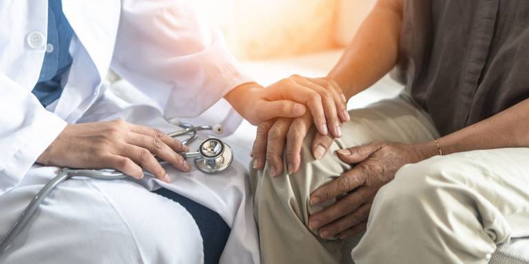 Uranga: “Alrededor de 1.200 pacientes con Parkinson se siguen en los hospitales onubenses”
