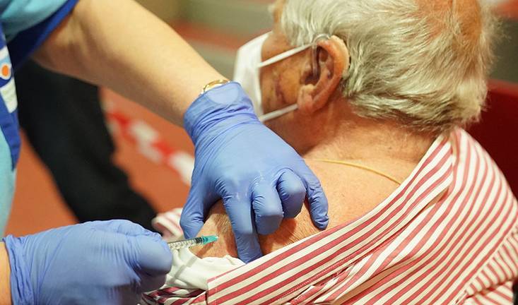 Unos 30.400 onubenses ya se han inmunizado frente al coronavirus