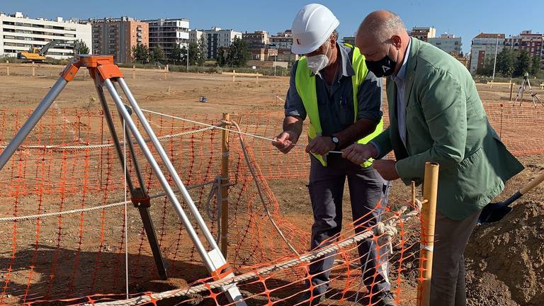 Educación comienza el colegio del Ensanche retirando los suelos contaminados