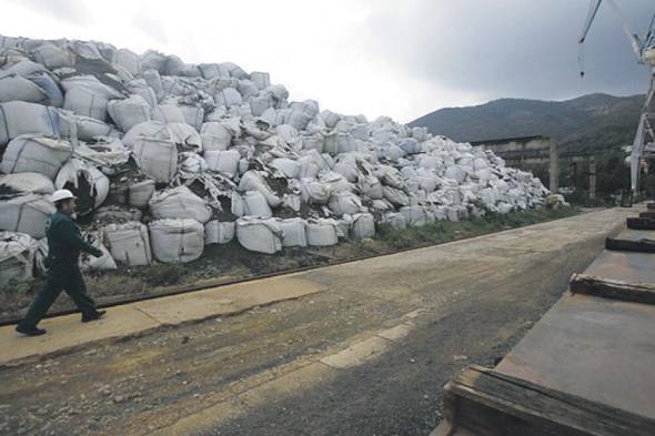 Almacenamiento de arena contaminada en Bijela. Foto de medios montenegrinos. (2)