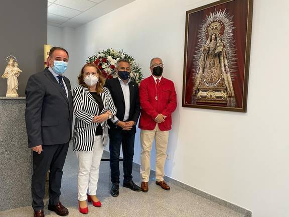 La Patrona de Isla Cristina preside el altar de la capilla del Tanatorio Municipal