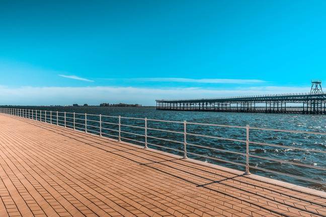 paseo de la ria en huelva