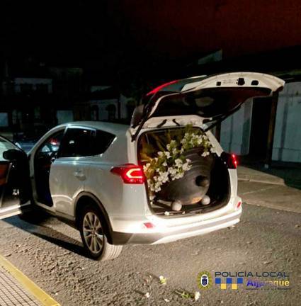 Robo frustrado de un coche y mobiliario público en Corrales