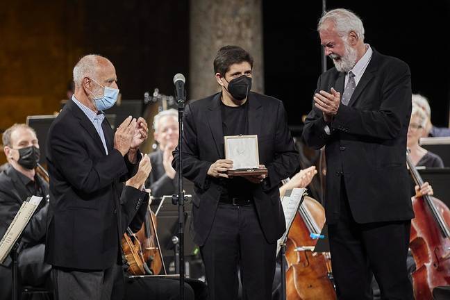 El pianista Javier Perianes recibe la Medalla del Festival de Granada