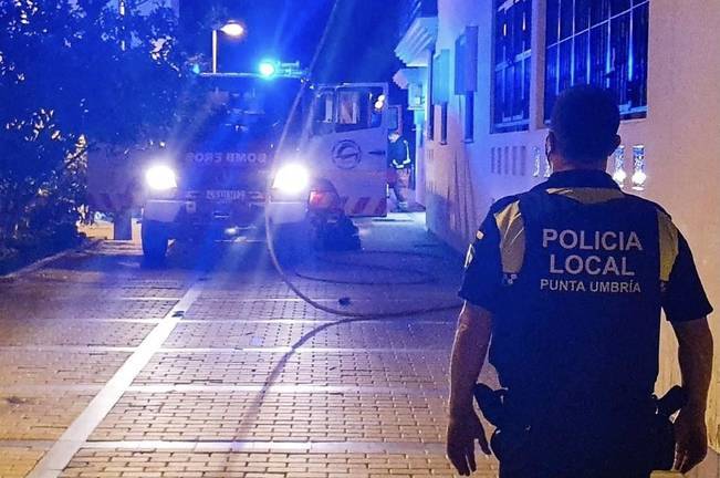 Extinguen un incendio en Punta Umbría tras más de tres horas de lucha