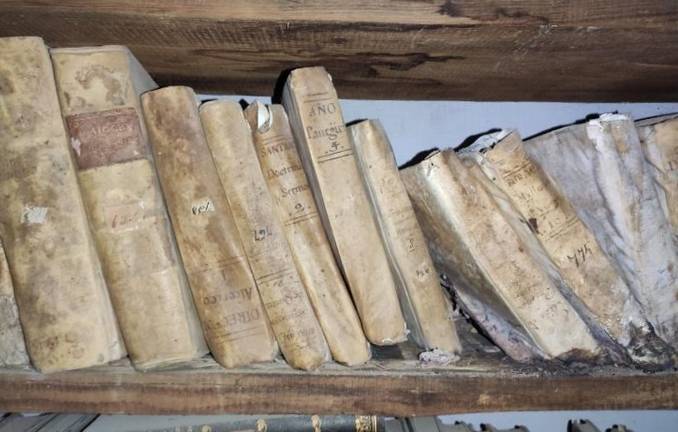Hinojos reescribe la historia gracias al hallazgo de documentación eclesiástica 1 Hinojos reescribe la historia gracias al hallazgo de documentación eclesiástica