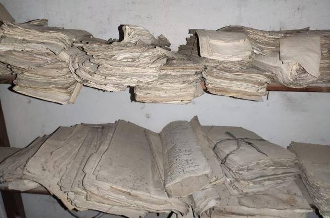 Hinojos reescribe la historia gracias al hallazgo de documentación eclesiástica