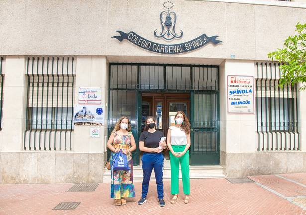 Clara Gómez recibe el primer premio del VII Certamen de Relatos de Agua Inteligente