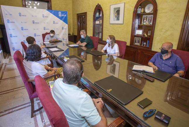 El Ayuntamiento y los vecinos de Pescadería analizan los avances en el barrio