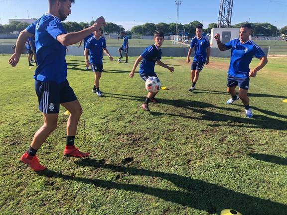 Alarcón, Fraile y Hawkins marcan el entrenamiento del Recreativo