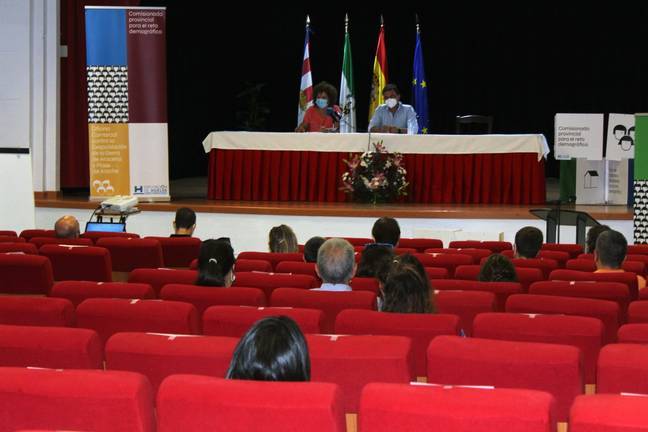 Diputación actúa contra la despoblación en la Sierra con una oficina comarcal