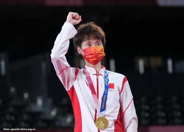 Carolina Marín felicita a su sucesora y se conjura para París 2024