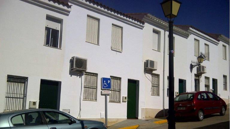 La Junta licita las obras de eficiencia energética en 19 viviendas públicas del Repilado, en Jabugo