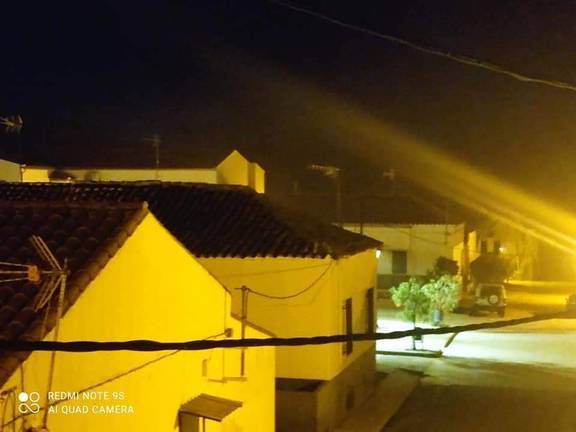 Grandes nubes de polvo y trituraciones forestales nocturnas inquietan a Cueva de la Mora