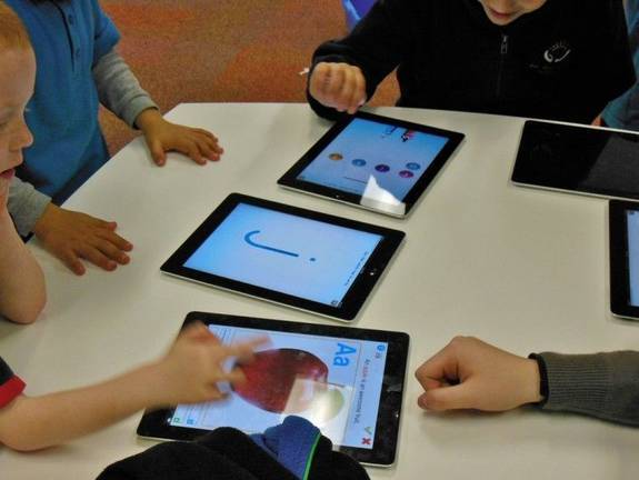 La escuela pública onubense, cautiva de las herramientas de Google y Microsoft