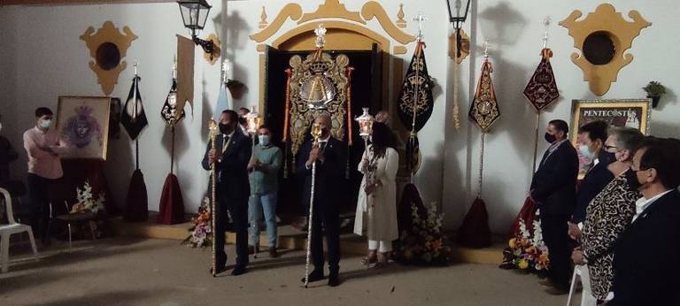Emigrantes abre los actos de su cincuentenario con el traslado de su Simpecado a la catedral