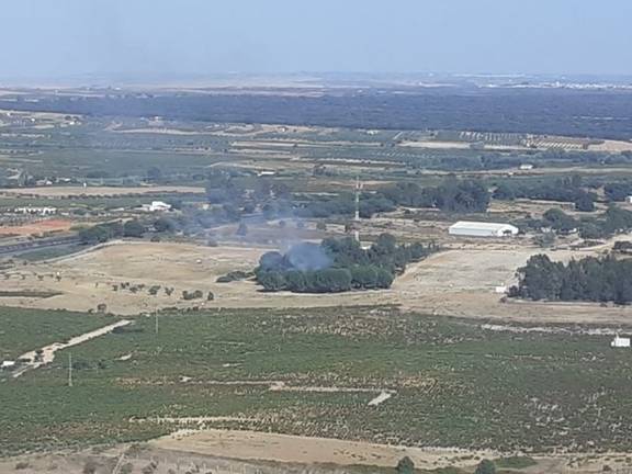 El Infoca lucha contra un incendio en el paraje la Segoviana de Chucena