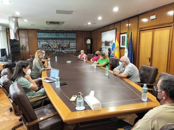 El Puerto de Huelva mantiene un encuentro con la Plataforma Vecinal Distrito 5