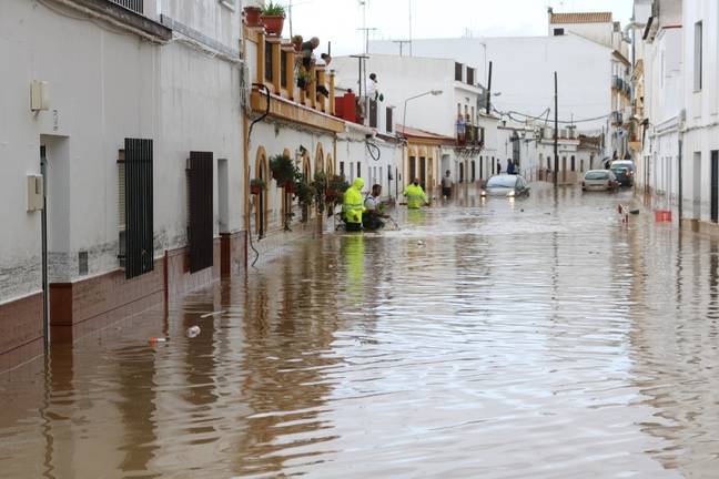 Las cifras del diluvio espantan: hasta 146 litros por m2. Gran despliegue para la reconstrucción 11 Las cifras del diluvio espantan: hasta 146 litros por m2. Gran despliegue para la reconstrucción