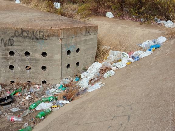Los vecinos denuncian el botellódromo del Parque del Ferrocarril 1 Los vecinos denuncian el botellódromo del Parque del Ferrocarril