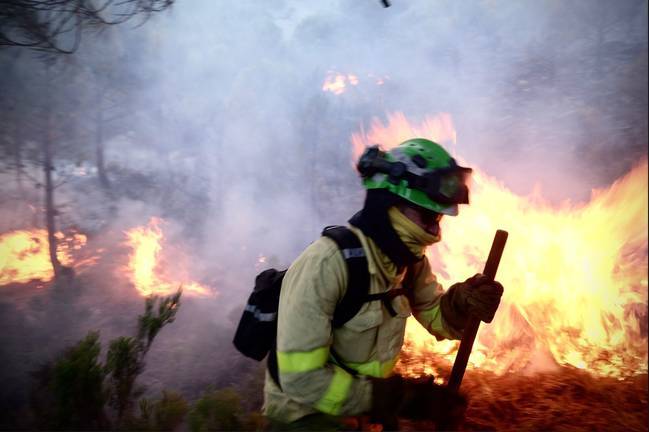 Bonares y Zalamea sufren incendios forestales: Huelva roza los 30º en pleno otoño