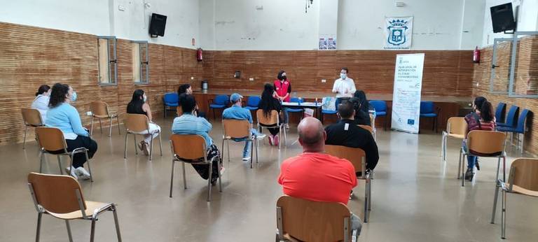 El Ayuntamiento impulsa cursos de formación en 19 barriadas de la capital
