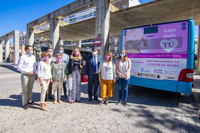 Lanzan una campaña de visibilización en autobuses para concienciar sobre prevención del cáncer de mama