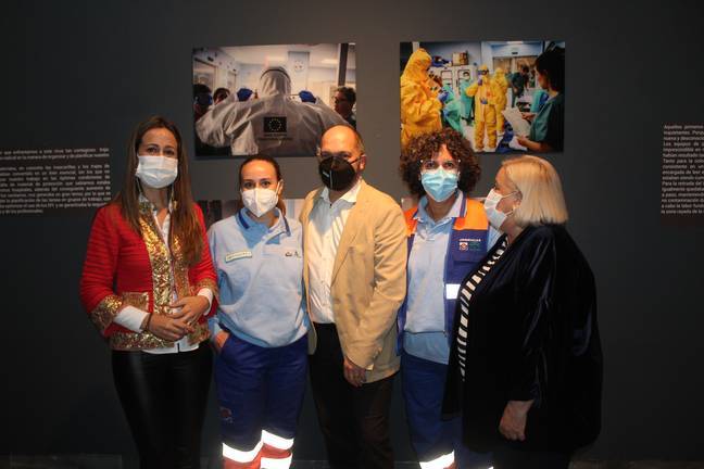 El fotógrafo se adentró en las UCIS en los momentos más críticos de la pandemia.