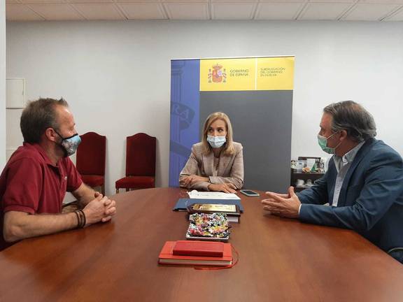 La subdelegada se reúne con empresarios de Galaroza por el proyecto “Por un castañar vivo”